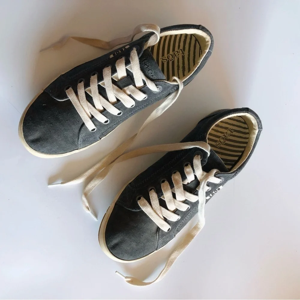 Taos Star Charcoal Gray Lace Up Sneakers